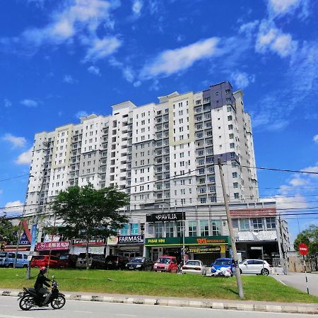 Tropika Homestay Bangi With 3 Bedrooms カジャン エクステリア 写真