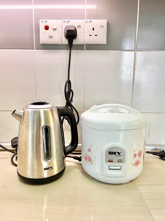 Tropika Homestay Bangi With 3 Bedrooms カジャン エクステリア 写真